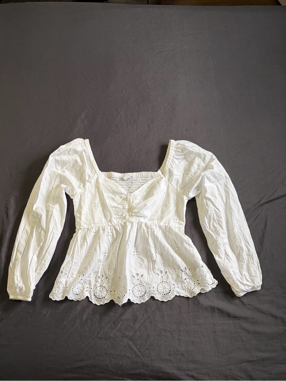 Old Navy babydoll white blouse with lace details and puffy sleeves. Size S.